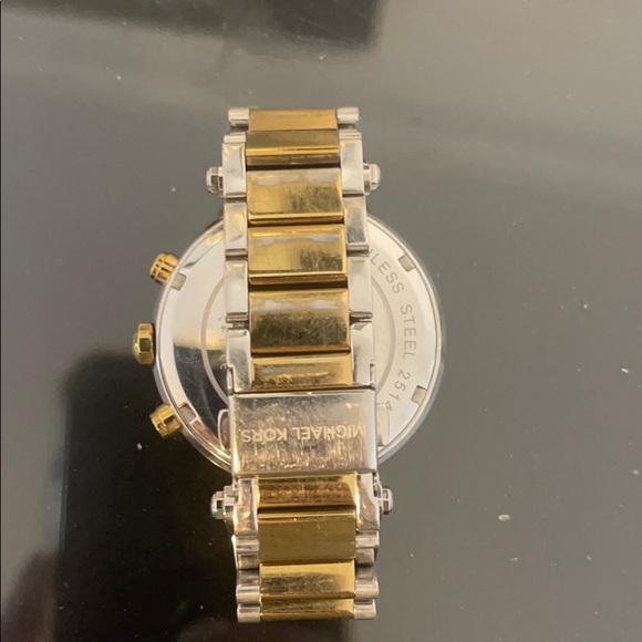 Micheal Kors MK5626 Watch - Picture 3 of 4